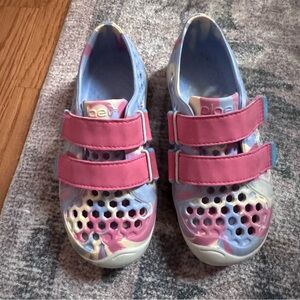 Plae water shoes adjustable